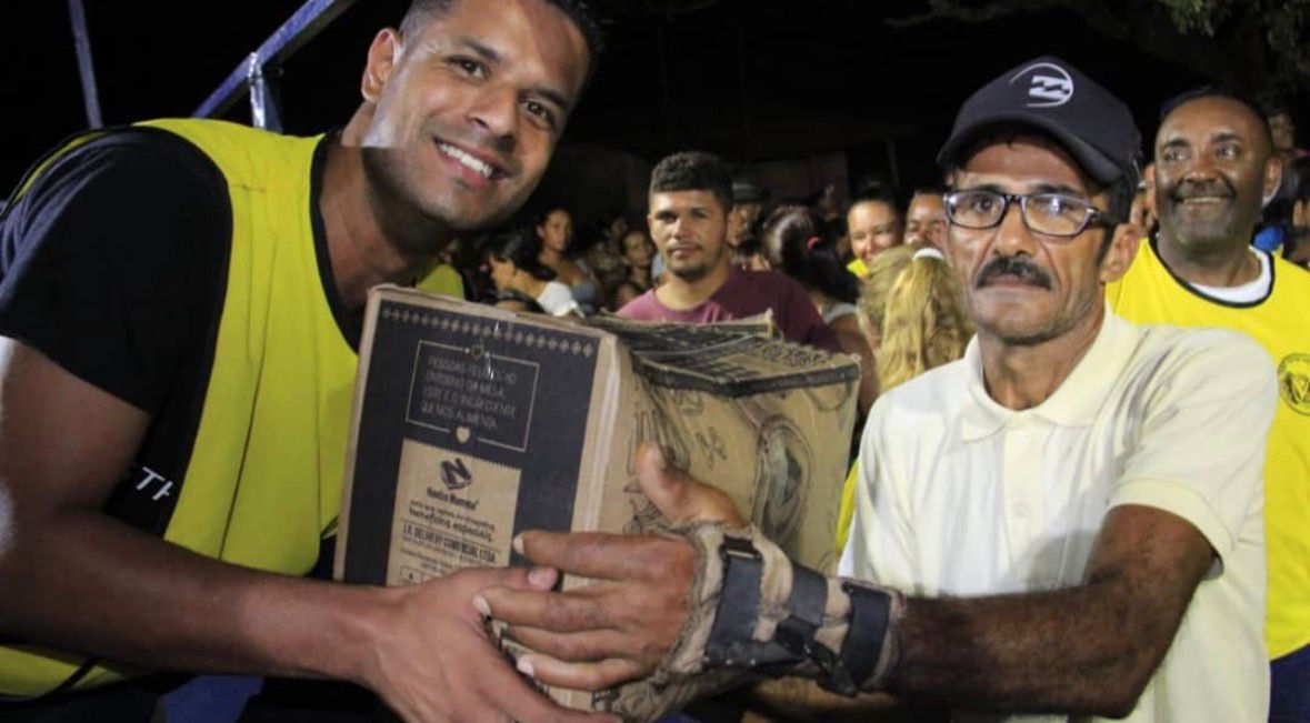 Entrega de cestas básicas