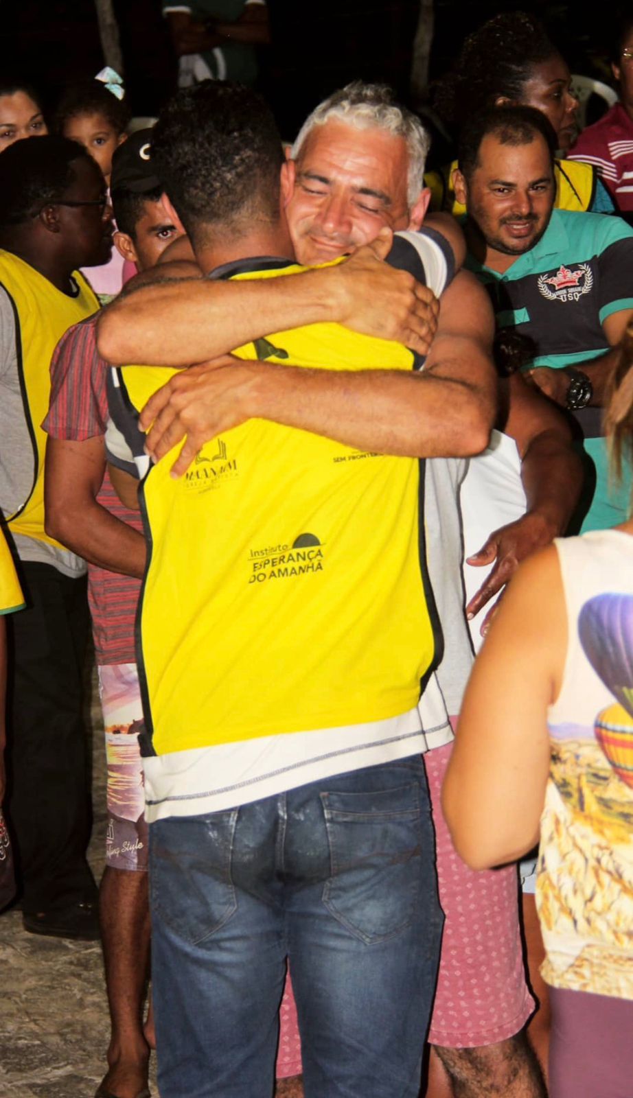 Abraço solidário - Instituto Esperança do Amanhã